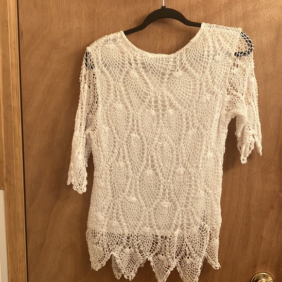 French Gear white crochet short sleeve top woman’s size small - Picture 6 of 6